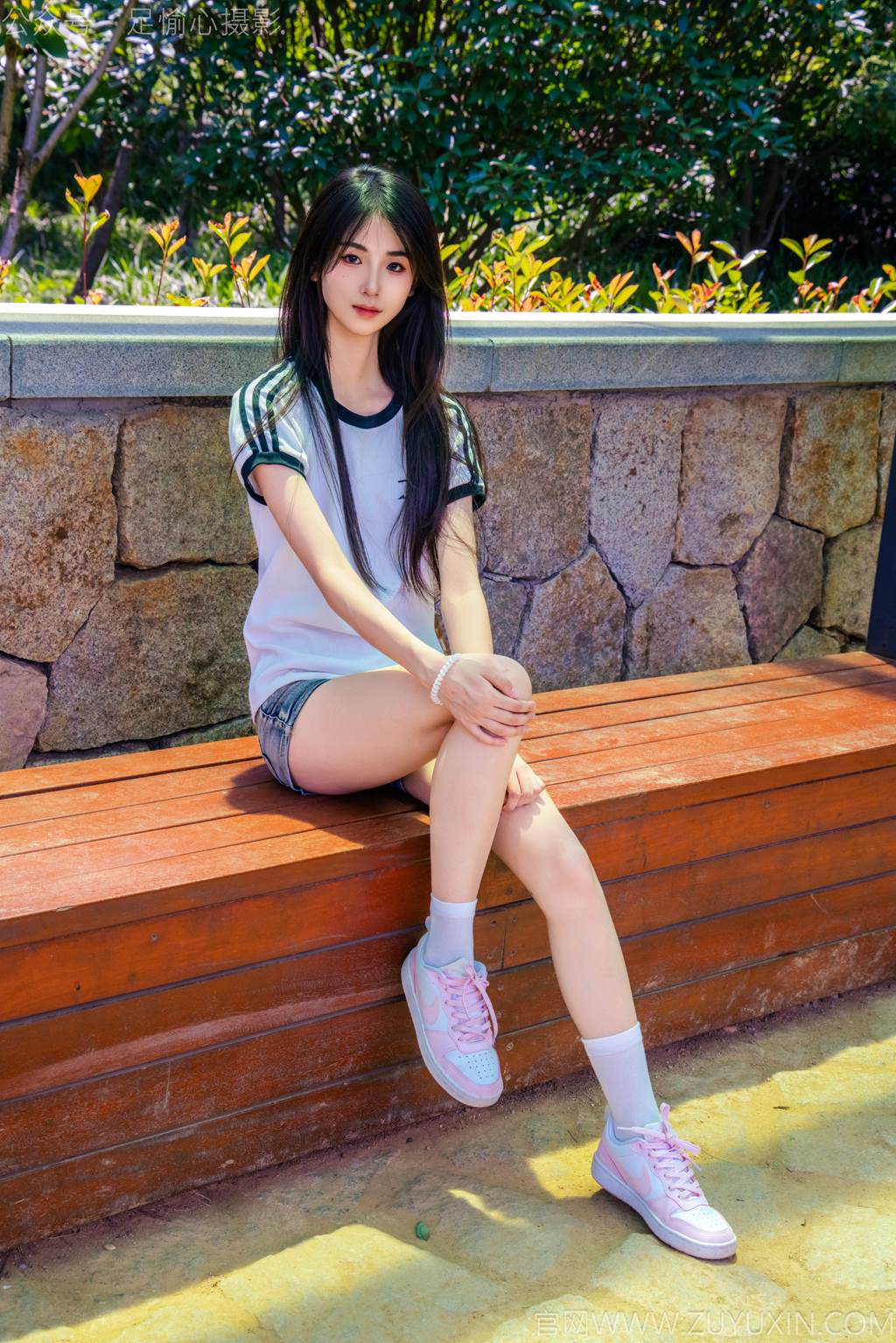图片[94]-足愉心 NO.051 小瑶（搭配：T恤、牛仔短裤、白棉袜、帆布鞋、裸足）[95P] – 速更版-美库