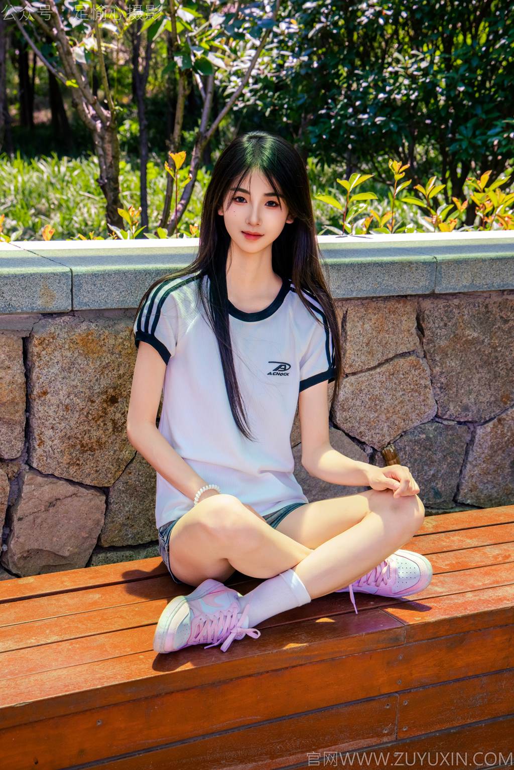 图片[95]-足愉心 NO.051 小瑶（搭配：T恤、牛仔短裤、白棉袜、帆布鞋、裸足）[95P] – 速更版-美库