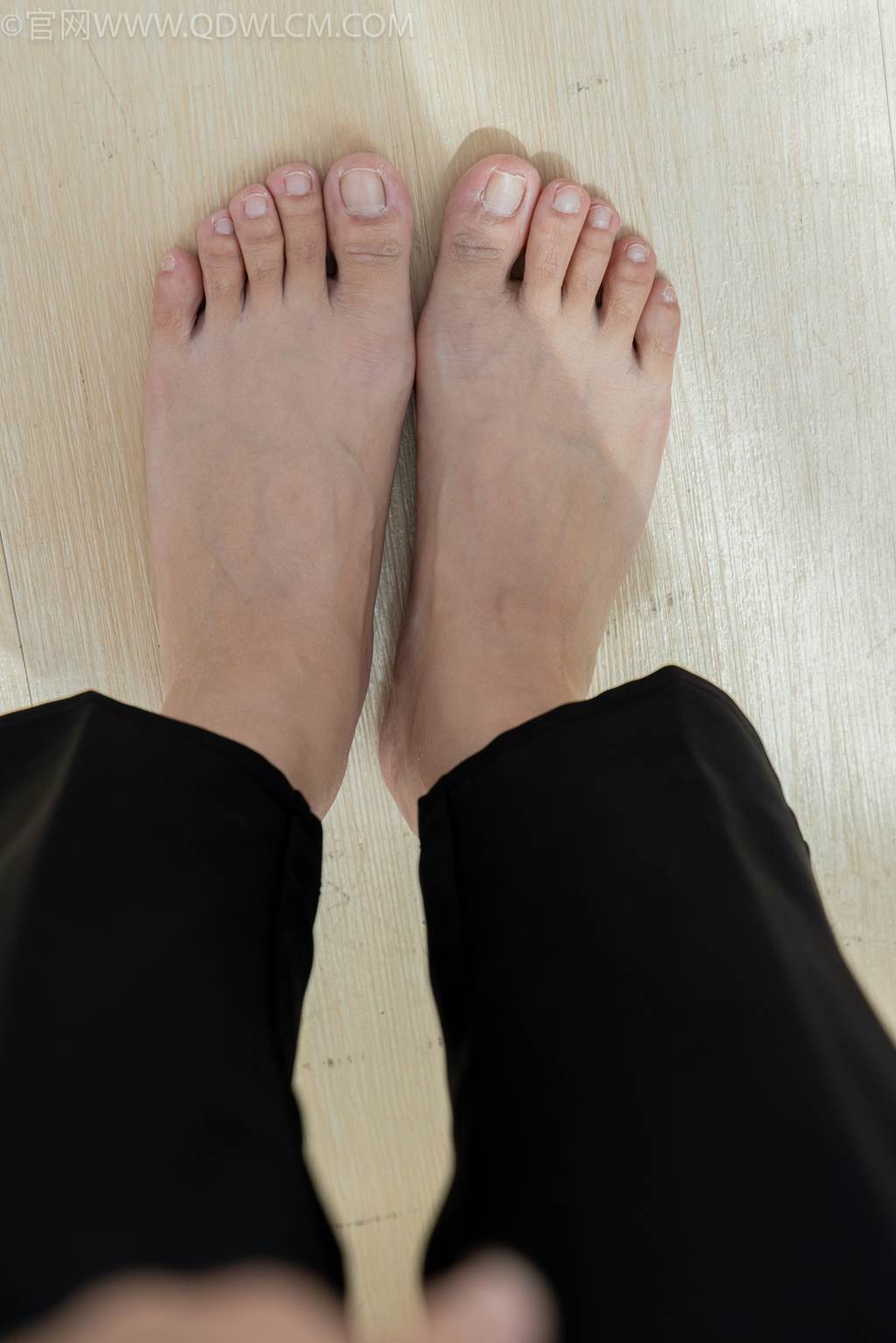 图片[15]-物恋传媒 NO.2451 岚岚-高跟鞋、短肉丝、裸足、剪指甲剧情[130P] – 速更版-美库