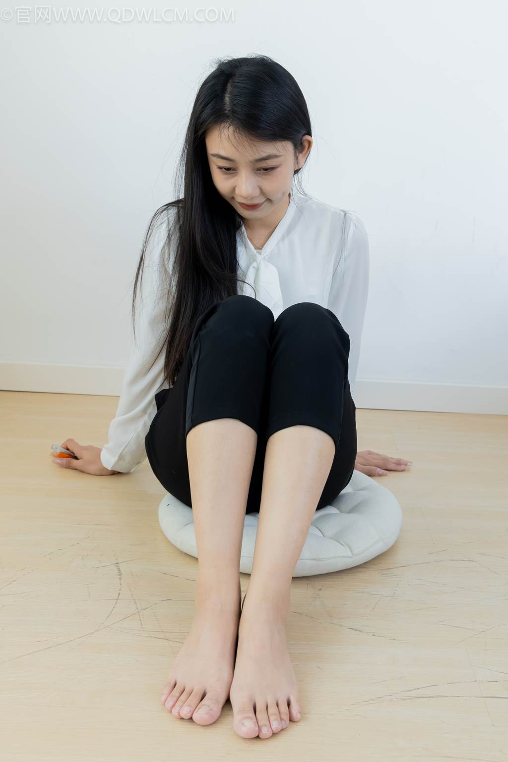 图片[53]-物恋传媒 NO.2451 岚岚-高跟鞋、短肉丝、裸足、剪指甲剧情[130P] – 速更版-美库