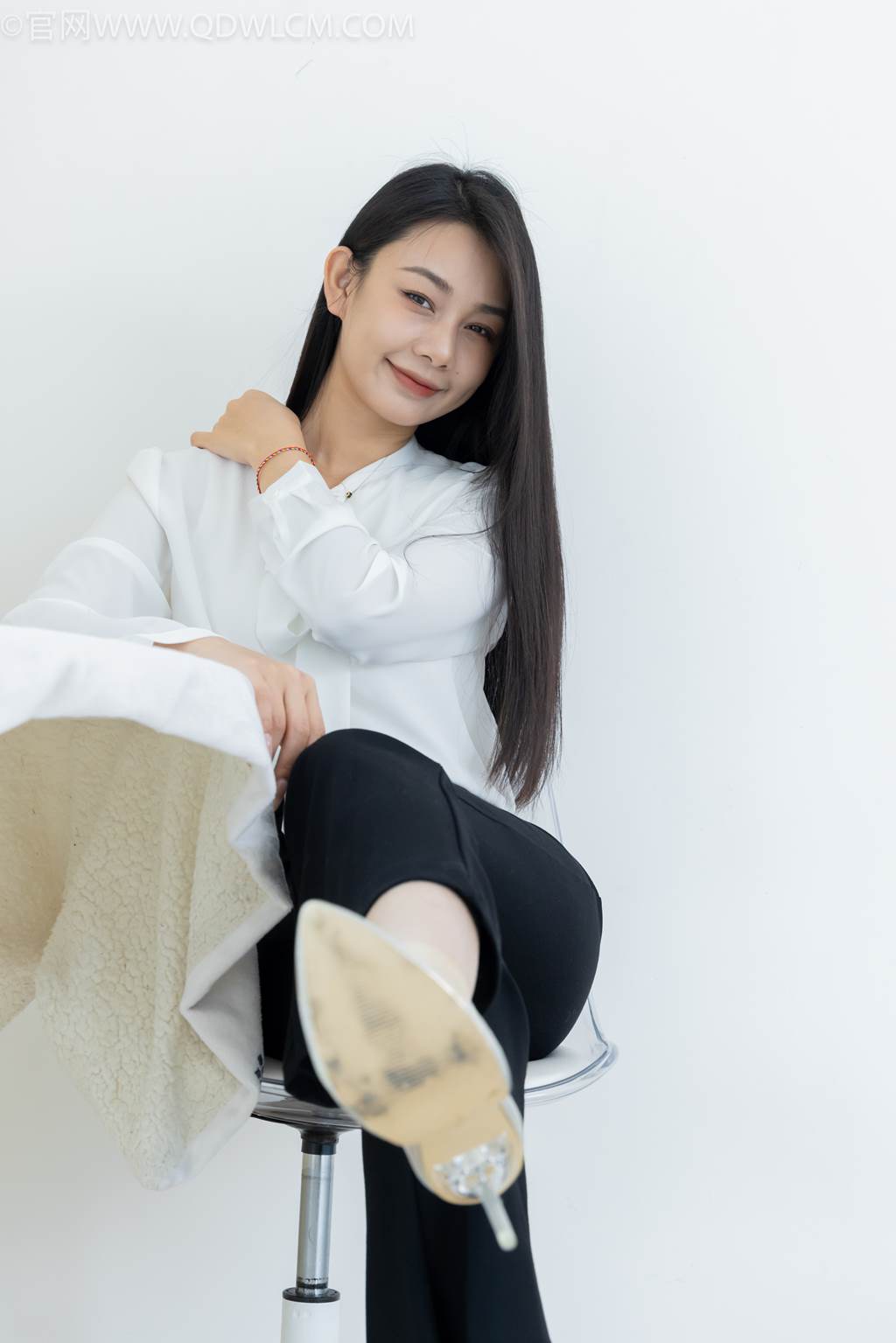 图片[99]-物恋传媒 NO.2451 岚岚-高跟鞋、短肉丝、裸足、剪指甲剧情[130P] – 速更版-美库