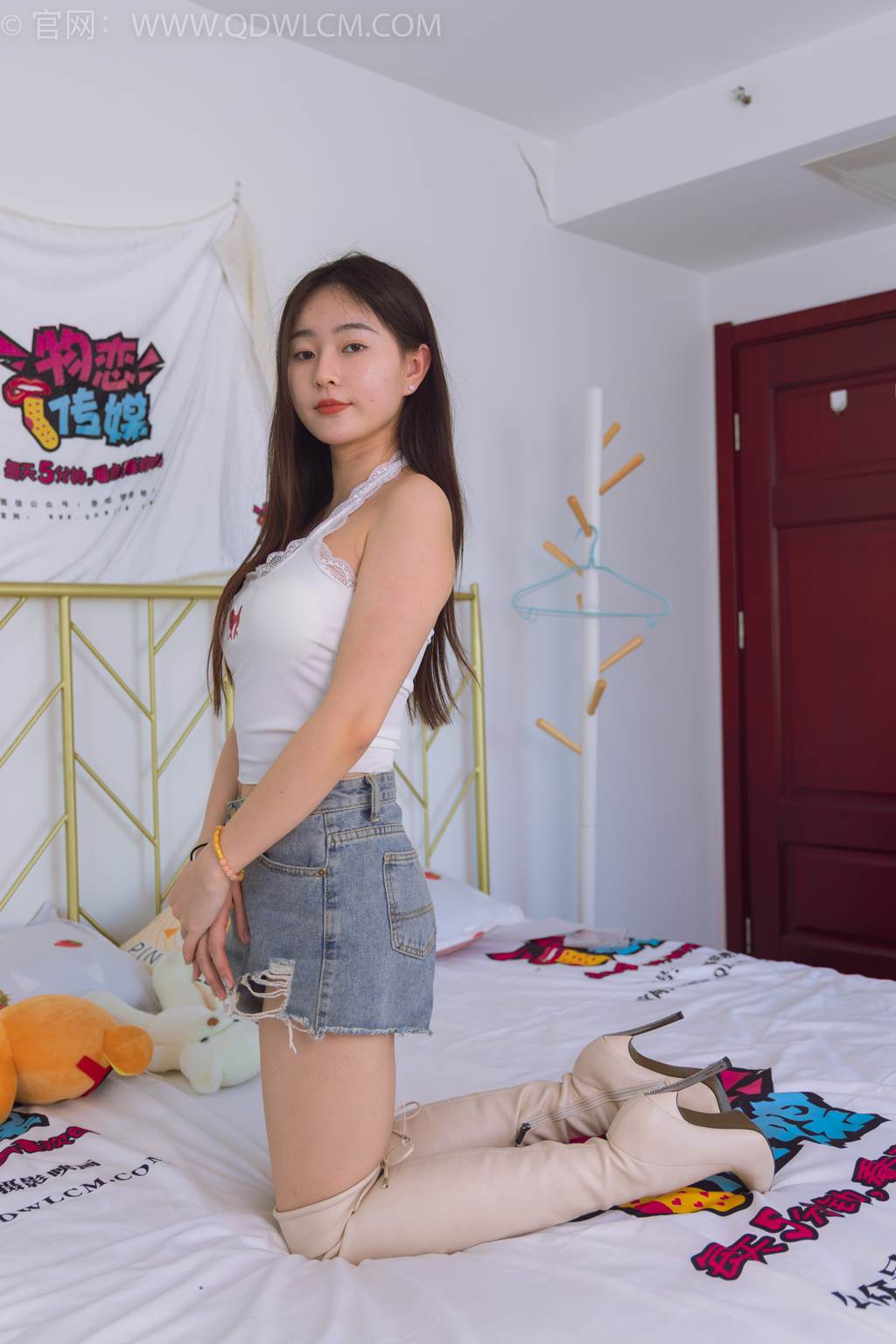 图片[11]-物恋传媒 NO.2456 美兔-高跟长靴、浅绿色短棉袜、裸足[130P] – 速更版-美库