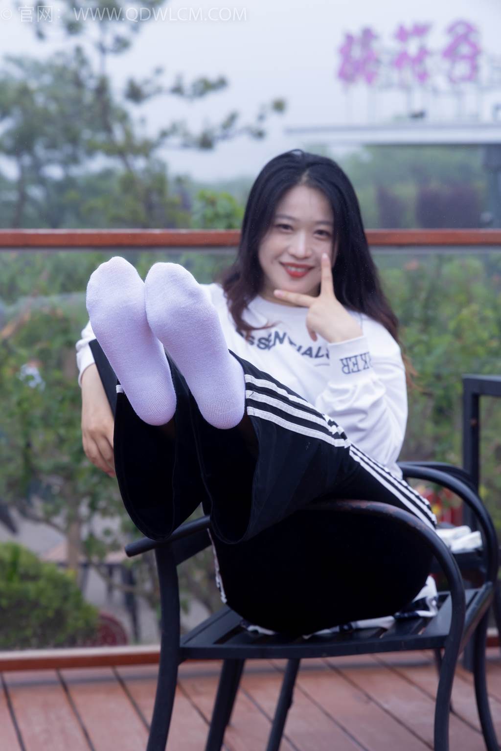 图片[18]-物恋传媒 NO.2458 小紫-运动鞋、白短棉袜、裸足[110P] – 速更版-美库