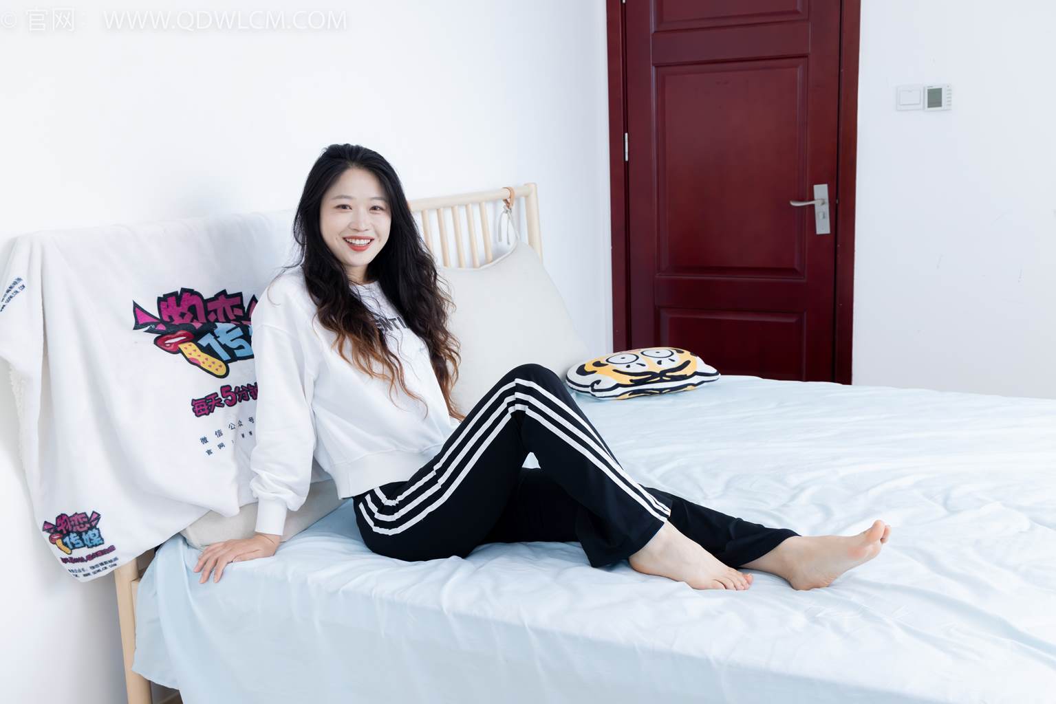 图片[22]-物恋传媒 NO.2458 小紫-运动鞋、白短棉袜、裸足[110P] – 速更版-美库