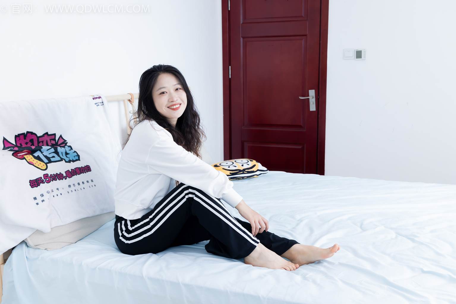 图片[29]-物恋传媒 NO.2458 小紫-运动鞋、白短棉袜、裸足[110P] – 速更版-美库