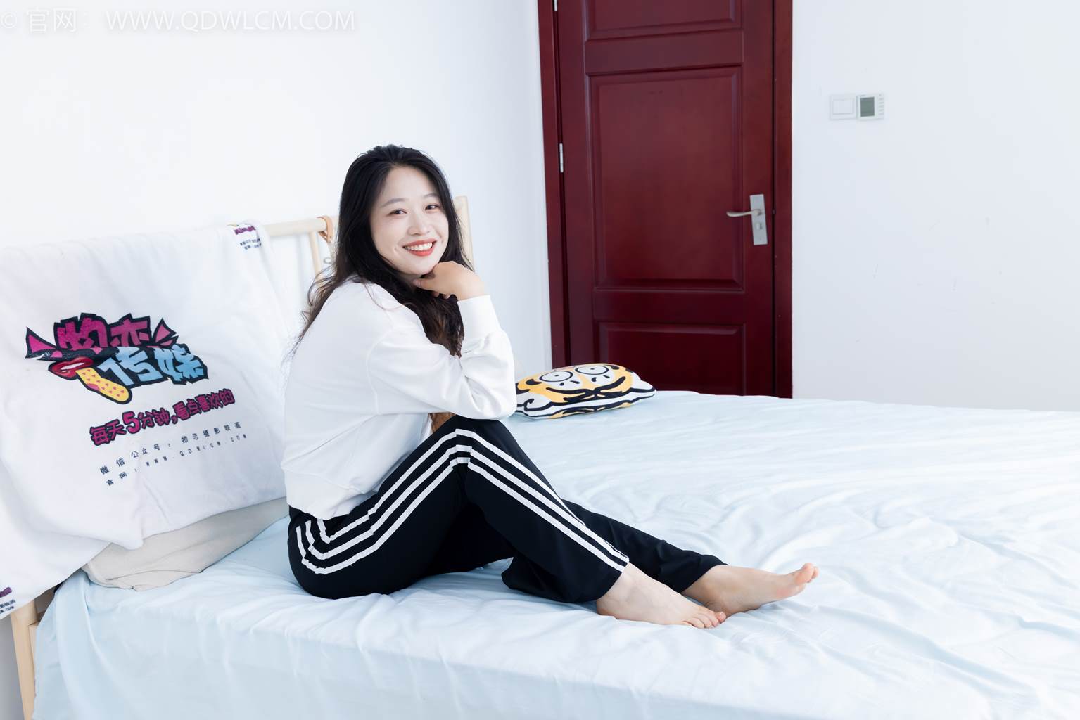 图片[30]-物恋传媒 NO.2458 小紫-运动鞋、白短棉袜、裸足[110P] – 速更版-美库