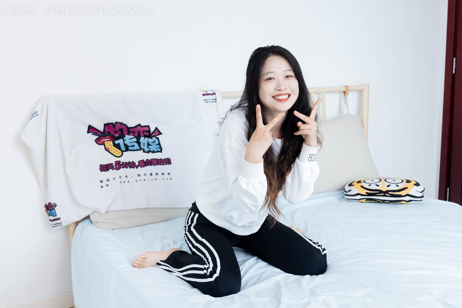 图片[32]-物恋传媒 NO.2458 小紫-运动鞋、白短棉袜、裸足[110P] – 速更版-美库