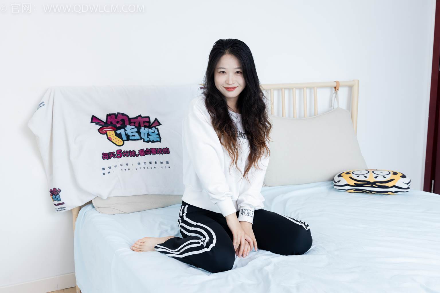 图片[36]-物恋传媒 NO.2458 小紫-运动鞋、白短棉袜、裸足[110P] – 速更版-美库