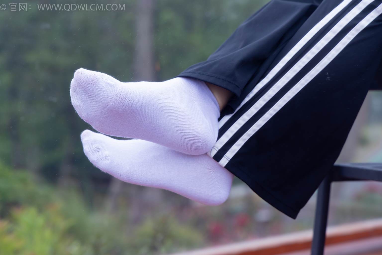 图片[37]-物恋传媒 NO.2458 小紫-运动鞋、白短棉袜、裸足[110P] – 速更版-美库