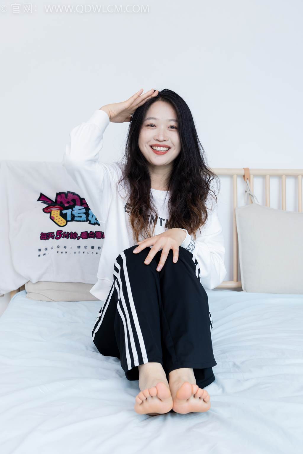 图片[38]-物恋传媒 NO.2458 小紫-运动鞋、白短棉袜、裸足[110P] – 速更版-美库