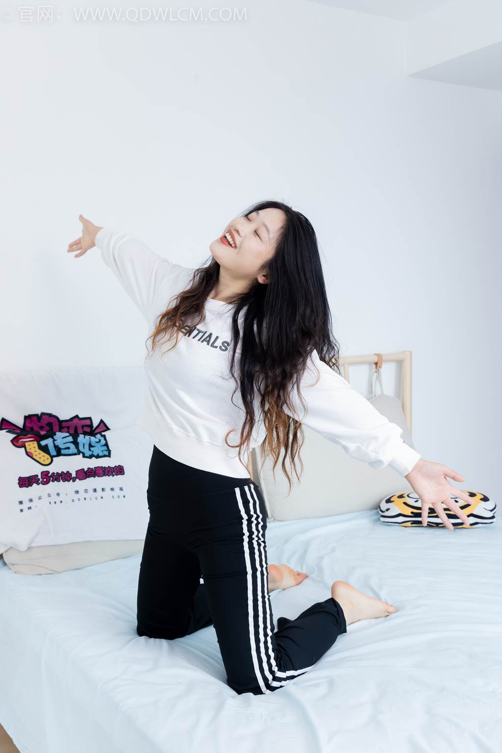 图片[39]-物恋传媒 NO.2458 小紫-运动鞋、白短棉袜、裸足[110P] – 速更版-美库