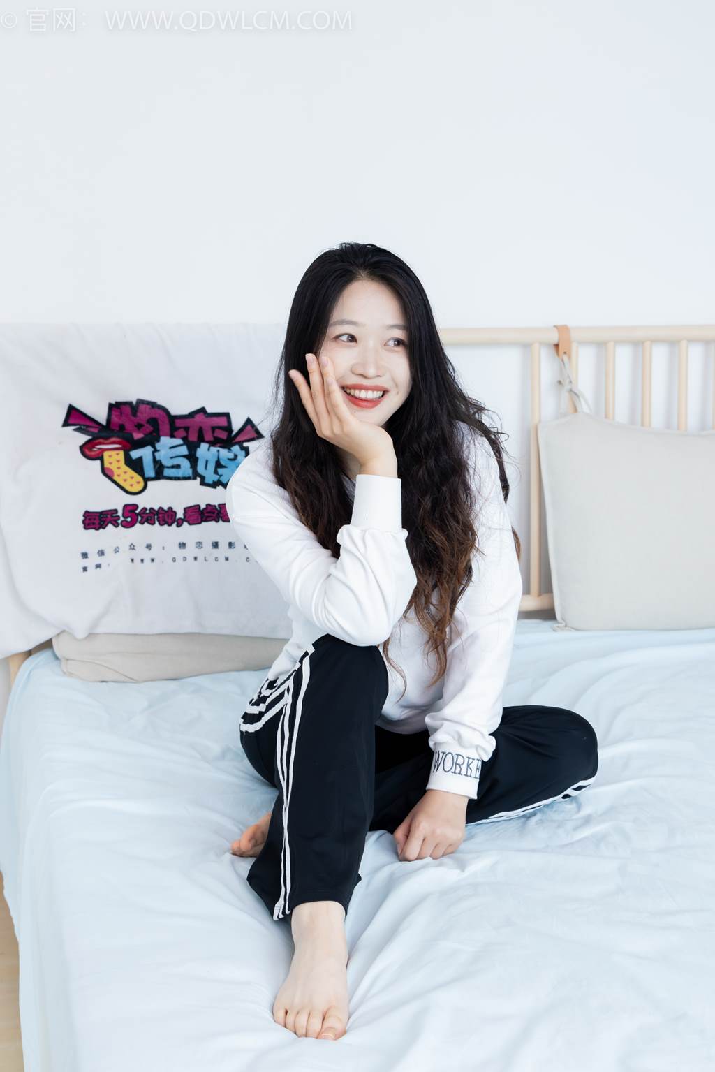 图片[40]-物恋传媒 NO.2458 小紫-运动鞋、白短棉袜、裸足[110P] – 速更版-美库