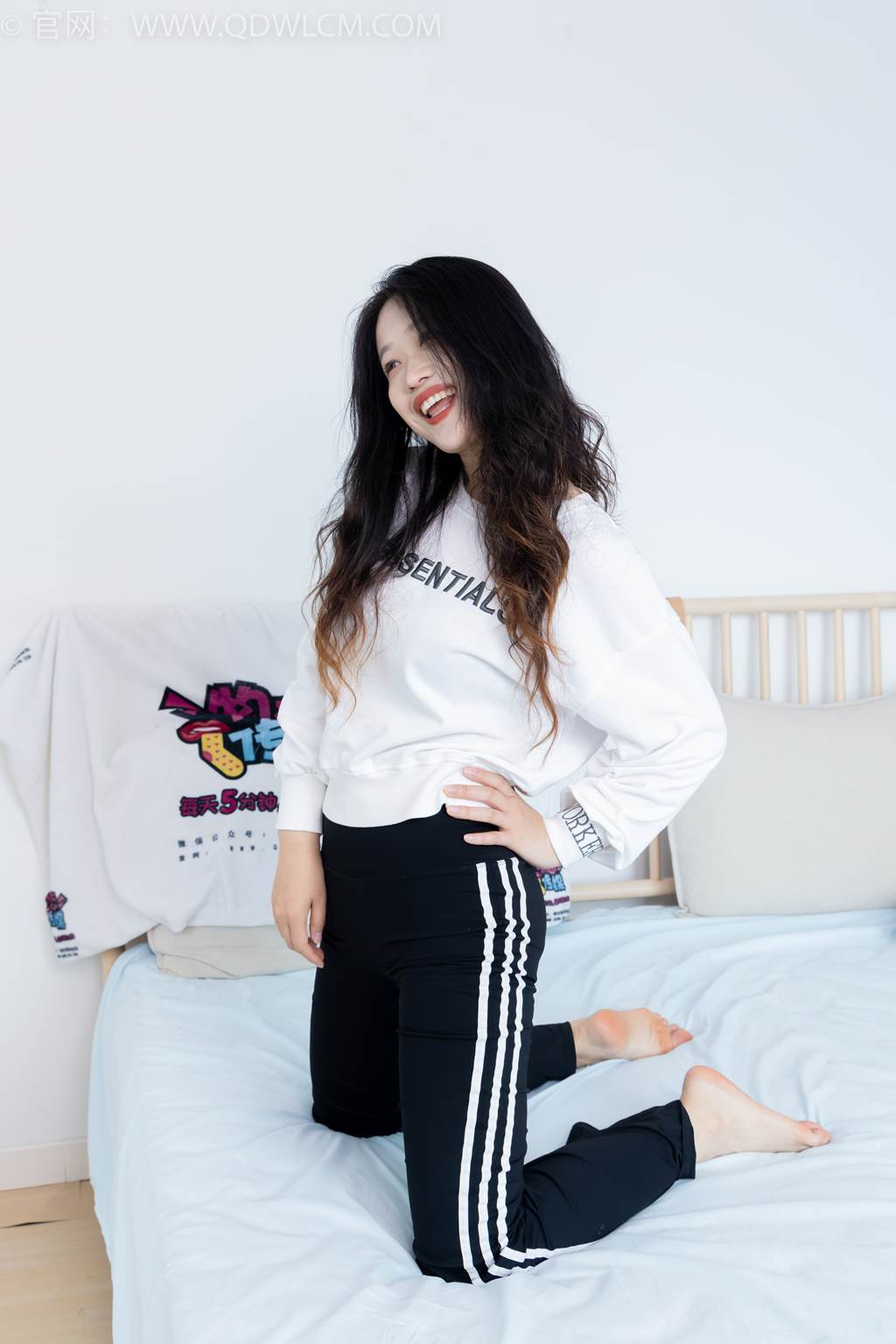 图片[42]-物恋传媒 NO.2458 小紫-运动鞋、白短棉袜、裸足[110P] – 速更版-美库