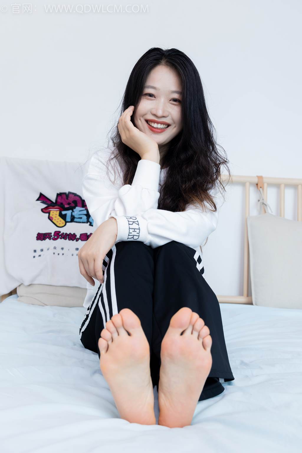 图片[43]-物恋传媒 NO.2458 小紫-运动鞋、白短棉袜、裸足[110P] – 速更版-美库