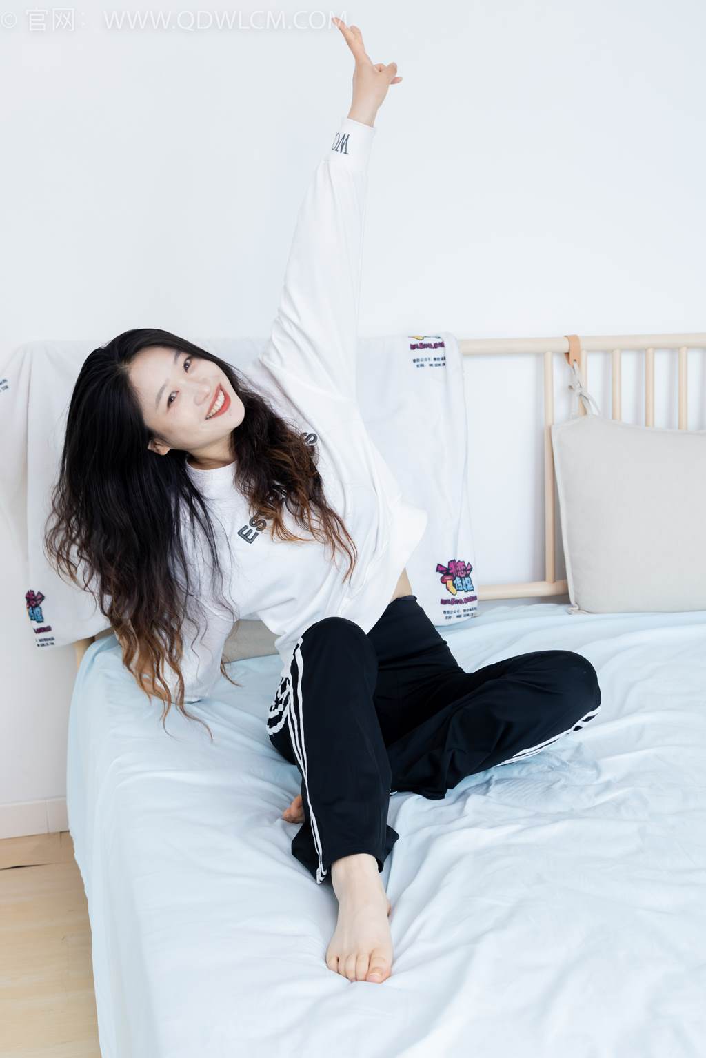 图片[46]-物恋传媒 NO.2458 小紫-运动鞋、白短棉袜、裸足[110P] – 速更版-美库