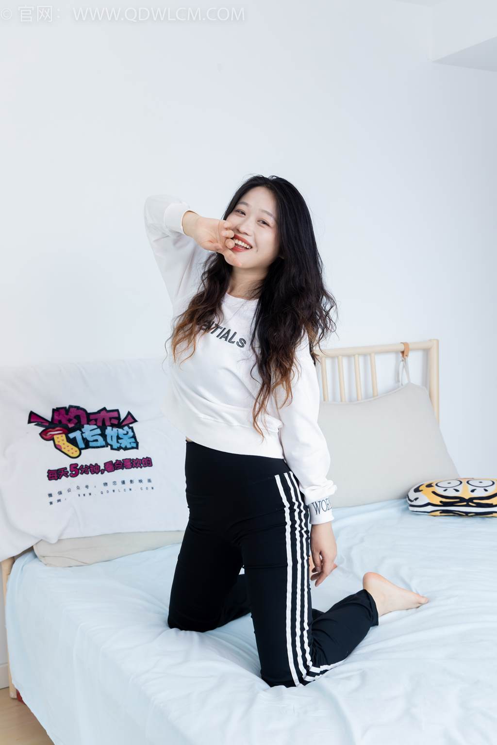 图片[47]-物恋传媒 NO.2458 小紫-运动鞋、白短棉袜、裸足[110P] – 速更版-美库