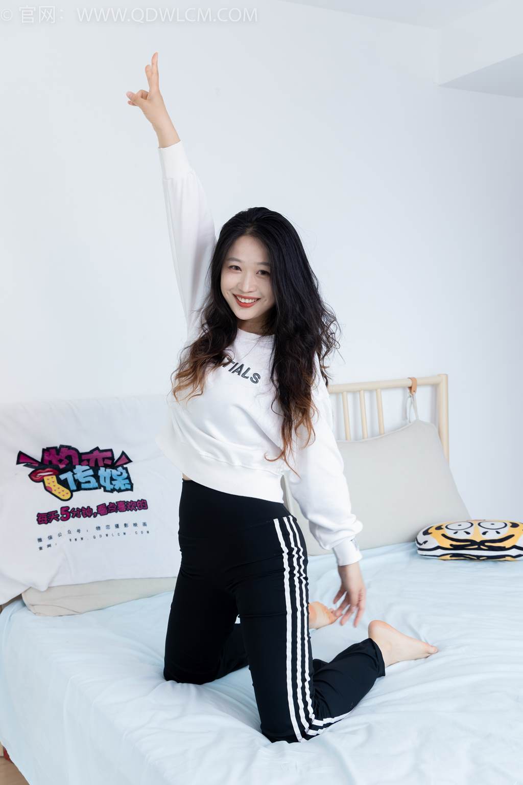 图片[48]-物恋传媒 NO.2458 小紫-运动鞋、白短棉袜、裸足[110P] – 速更版-美库