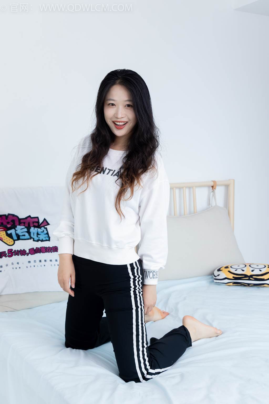 图片[51]-物恋传媒 NO.2458 小紫-运动鞋、白短棉袜、裸足[110P] – 速更版-美库