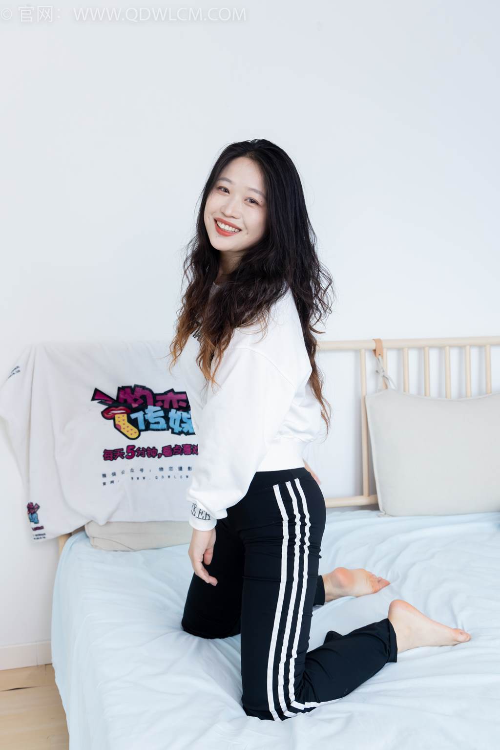 图片[52]-物恋传媒 NO.2458 小紫-运动鞋、白短棉袜、裸足[110P] – 速更版-美库