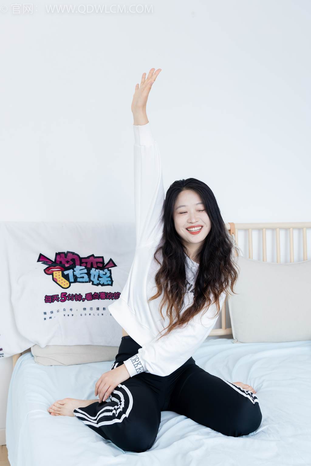 图片[53]-物恋传媒 NO.2458 小紫-运动鞋、白短棉袜、裸足[110P] – 速更版-美库