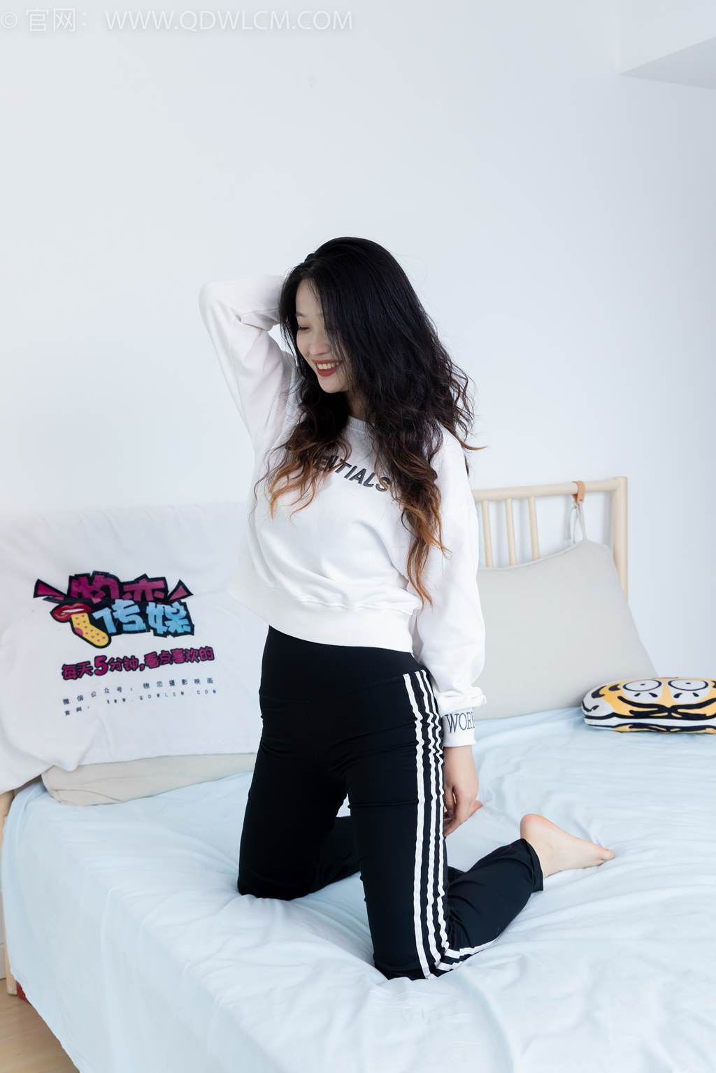 图片[59]-物恋传媒 NO.2458 小紫-运动鞋、白短棉袜、裸足[110P] – 速更版-美库