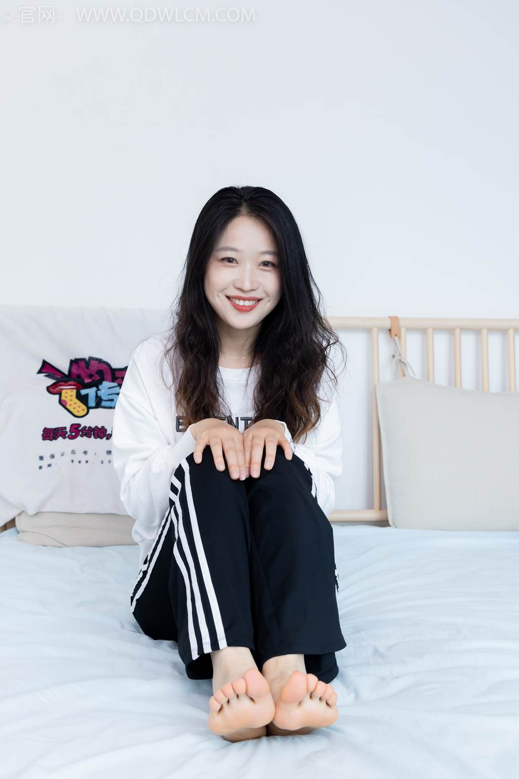 图片[60]-物恋传媒 NO.2458 小紫-运动鞋、白短棉袜、裸足[110P] – 速更版-美库