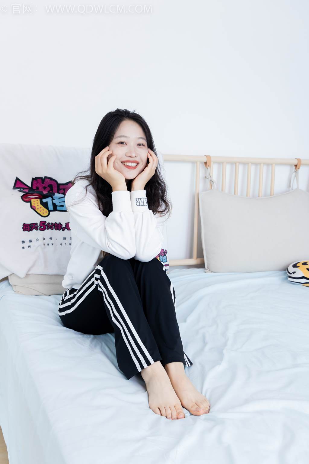 图片[61]-物恋传媒 NO.2458 小紫-运动鞋、白短棉袜、裸足[110P] – 速更版-美库