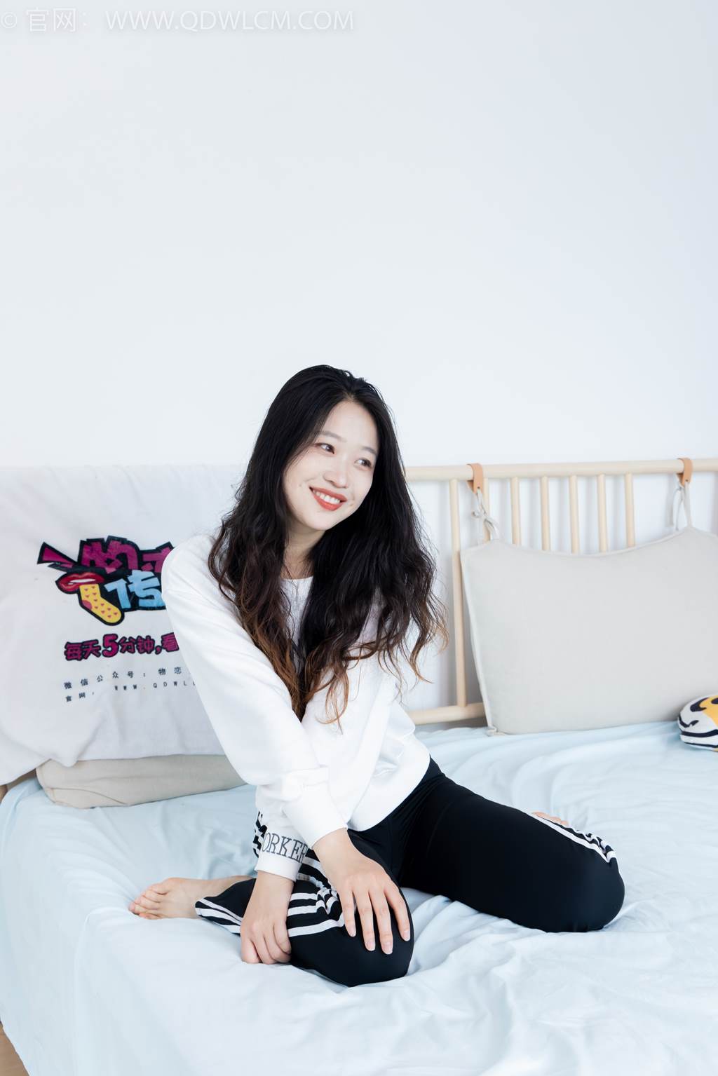 图片[68]-物恋传媒 NO.2458 小紫-运动鞋、白短棉袜、裸足[110P] – 速更版-美库