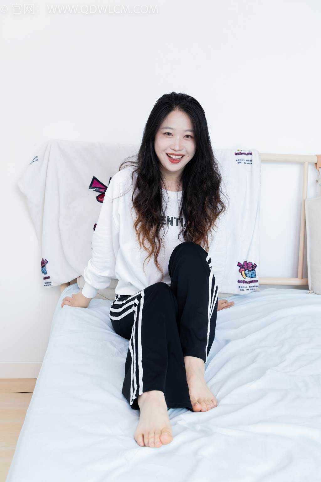 图片[69]-物恋传媒 NO.2458 小紫-运动鞋、白短棉袜、裸足[110P] – 速更版-美库