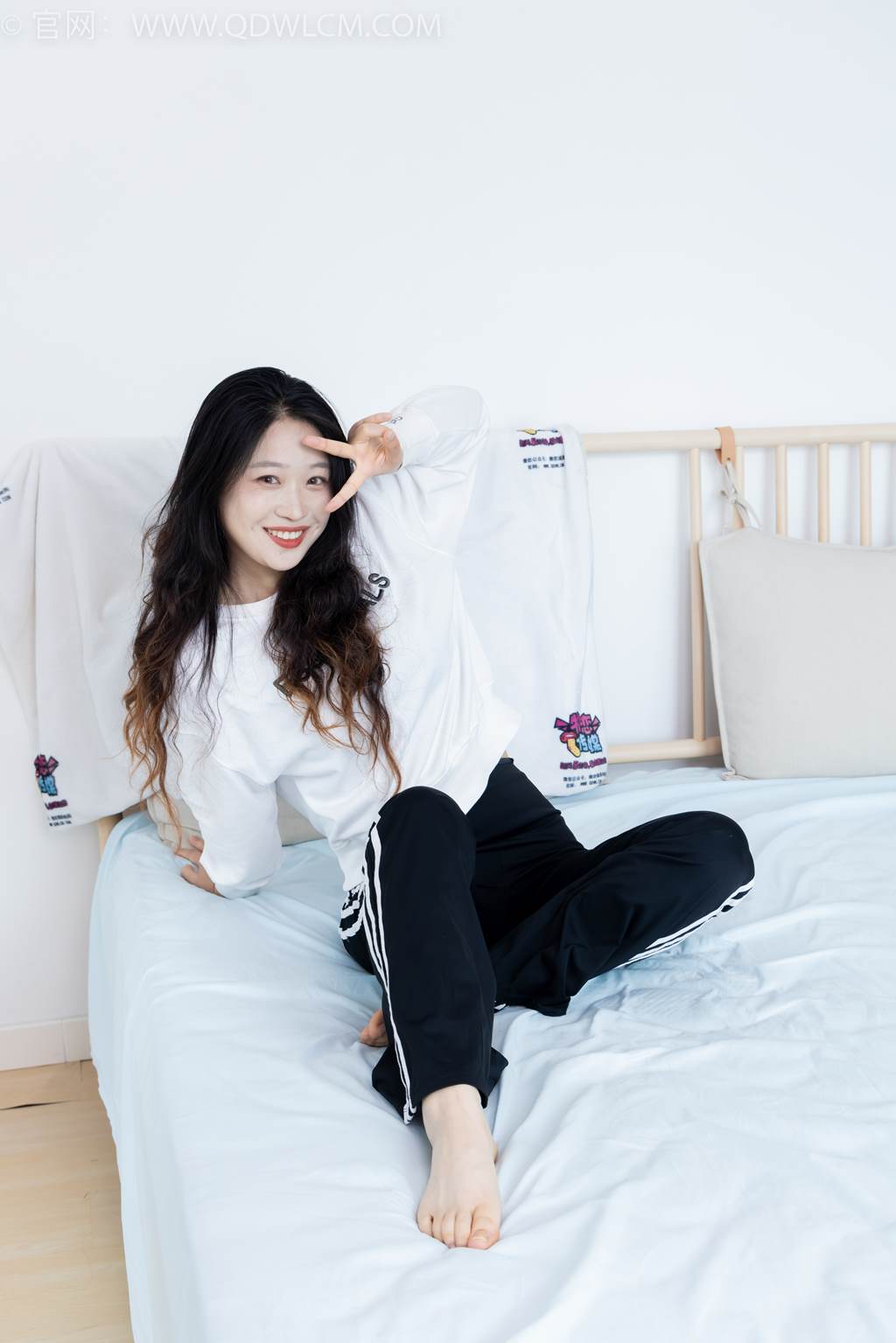 图片[73]-物恋传媒 NO.2458 小紫-运动鞋、白短棉袜、裸足[110P] – 速更版-美库