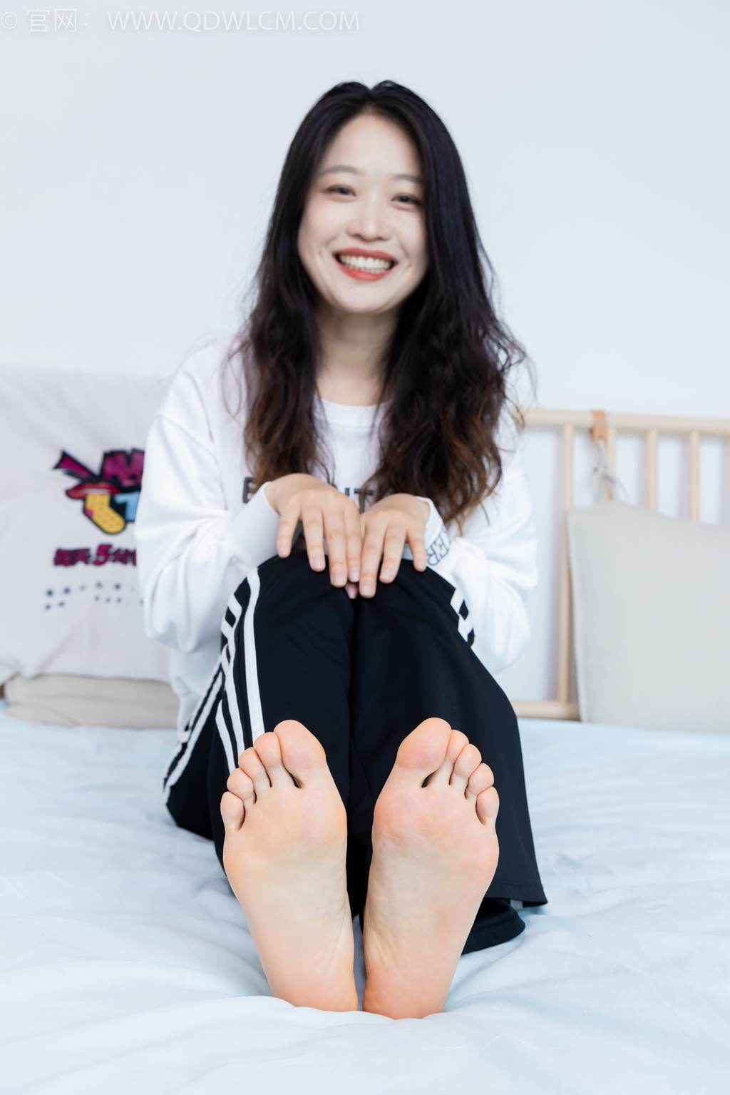 图片[80]-物恋传媒 NO.2458 小紫-运动鞋、白短棉袜、裸足[110P] – 速更版-美库