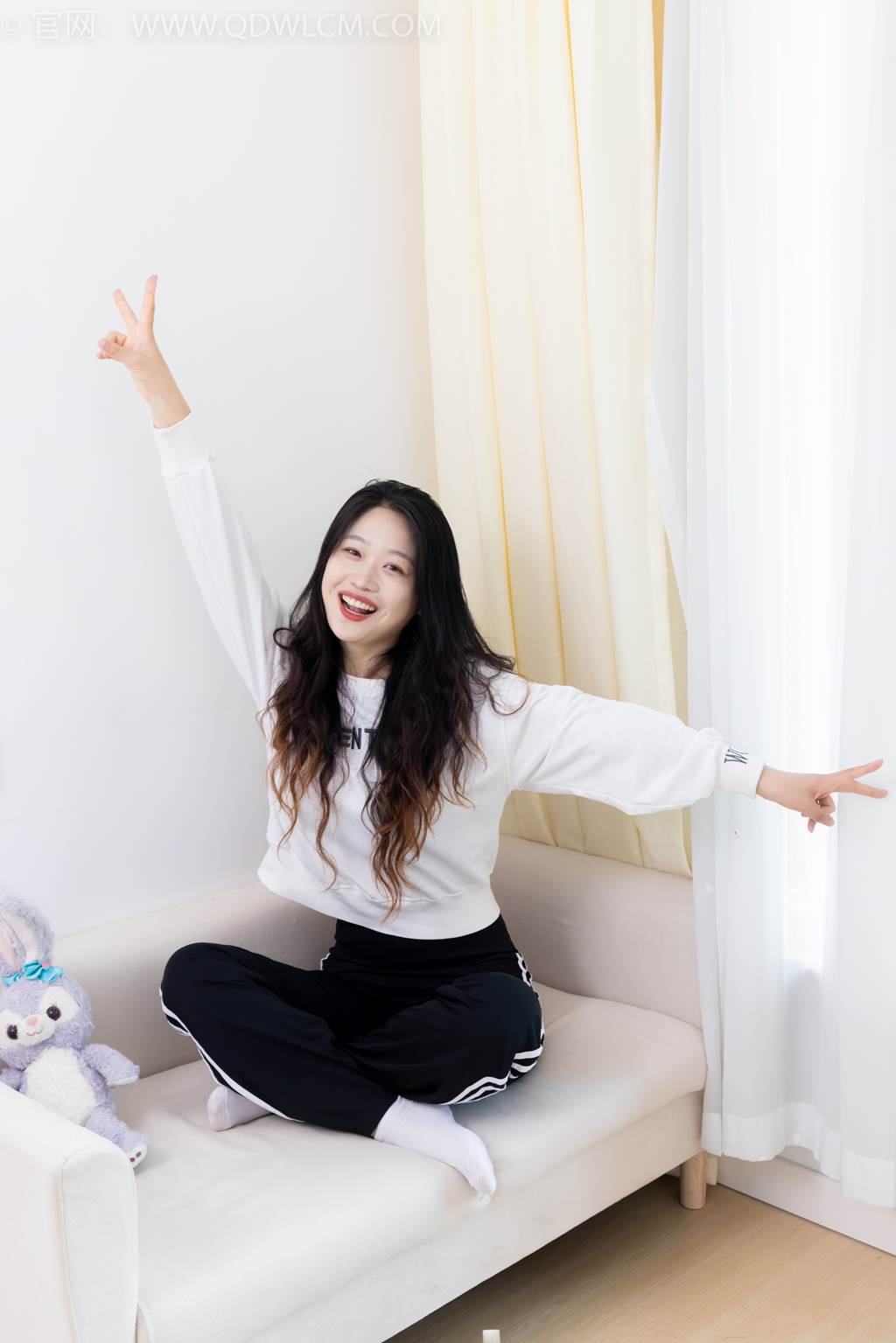 图片[82]-物恋传媒 NO.2458 小紫-运动鞋、白短棉袜、裸足[110P] – 速更版-美库