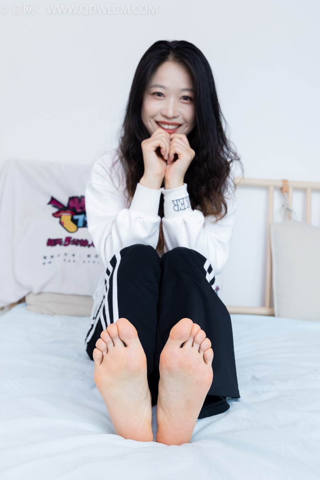 图片[84]-物恋传媒 NO.2458 小紫-运动鞋、白短棉袜、裸足[110P] – 速更版-美库