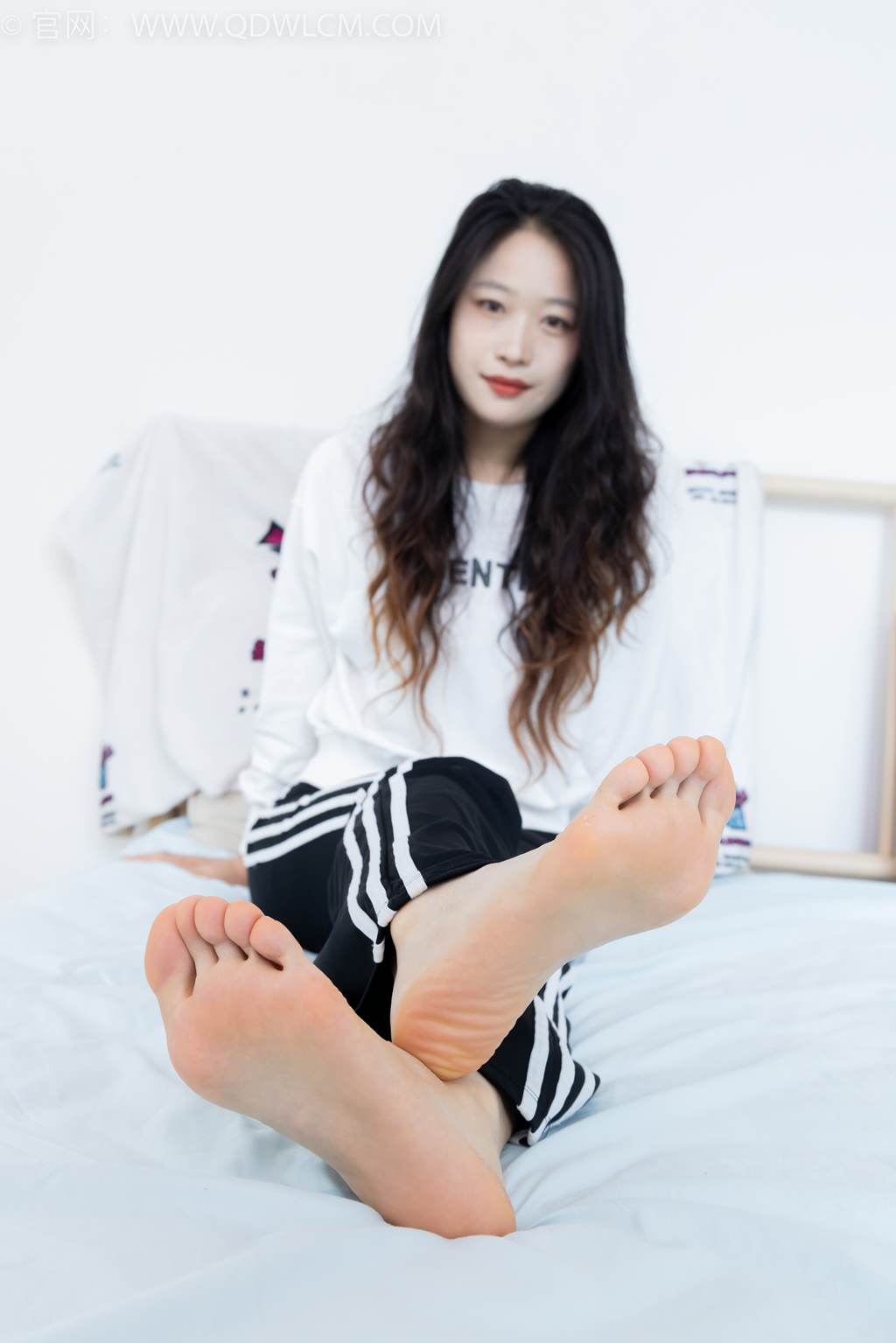 图片[89]-物恋传媒 NO.2458 小紫-运动鞋、白短棉袜、裸足[110P] – 速更版-美库