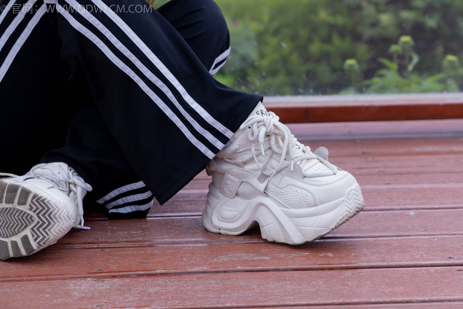 图片[109]-物恋传媒 NO.2458 小紫-运动鞋、白短棉袜、裸足[110P] – 速更版-美库