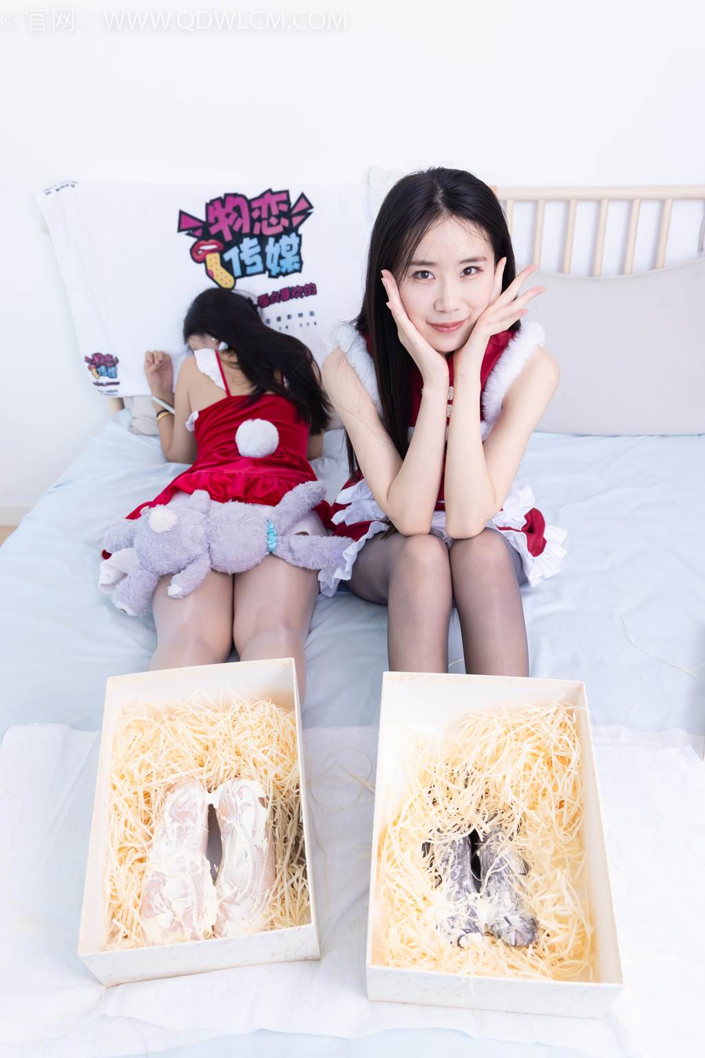 图片[122]-物恋传媒 NO.2459 菜菜&岚岚-高跟鞋、低跟鞋、油亮薄白丝、油亮薄黑丝、裸足[130P] – 速更版-美库