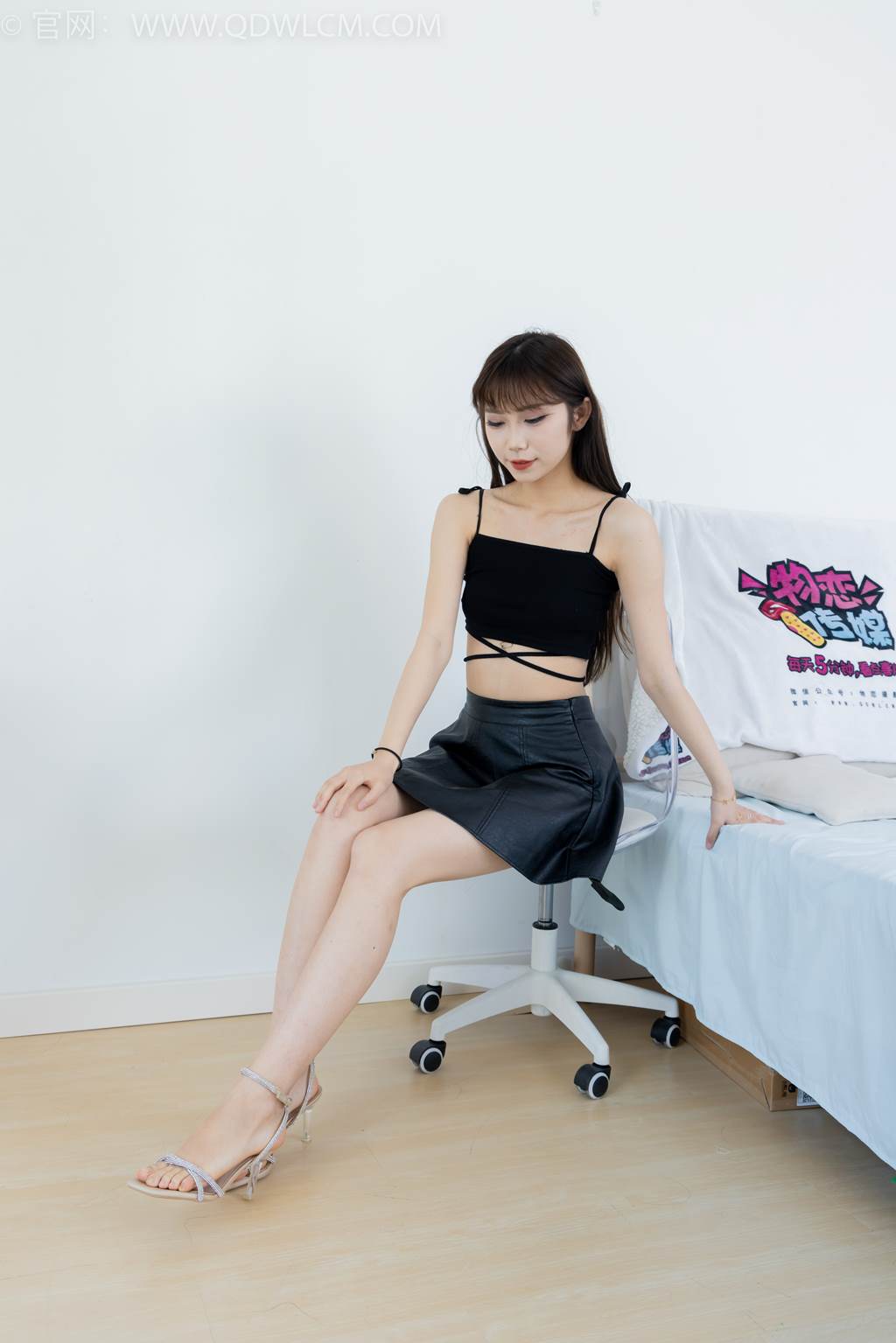 图片[23]-物恋传媒 NO.2462 泡泡-高跟凉鞋、薄黑丝、裸足[160P] – 速更版-美库