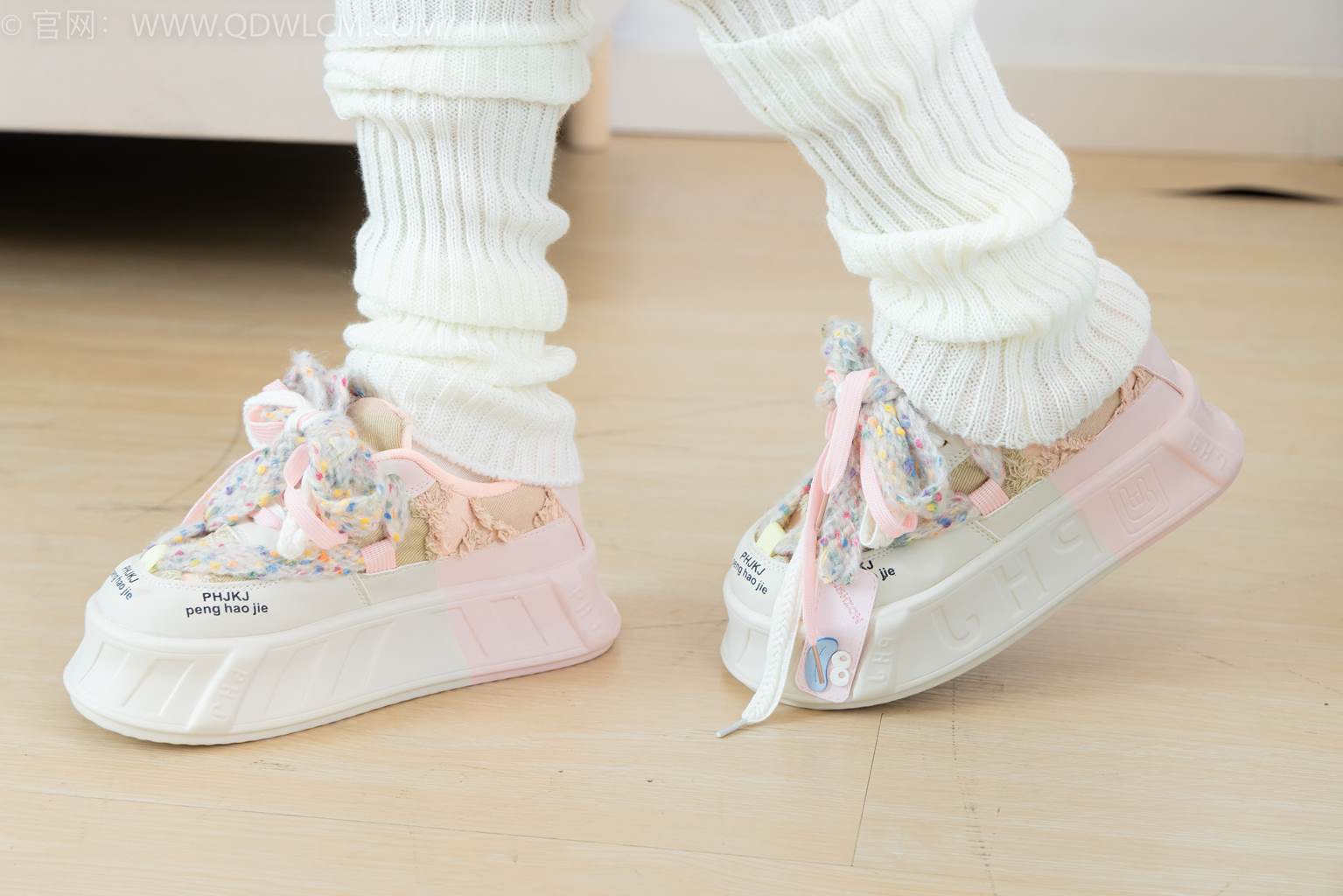 图片[145]-物恋传媒 NO.2463 小野-板鞋、白棉袜、裸足、堆堆袜套[144P] – 速更版-美库