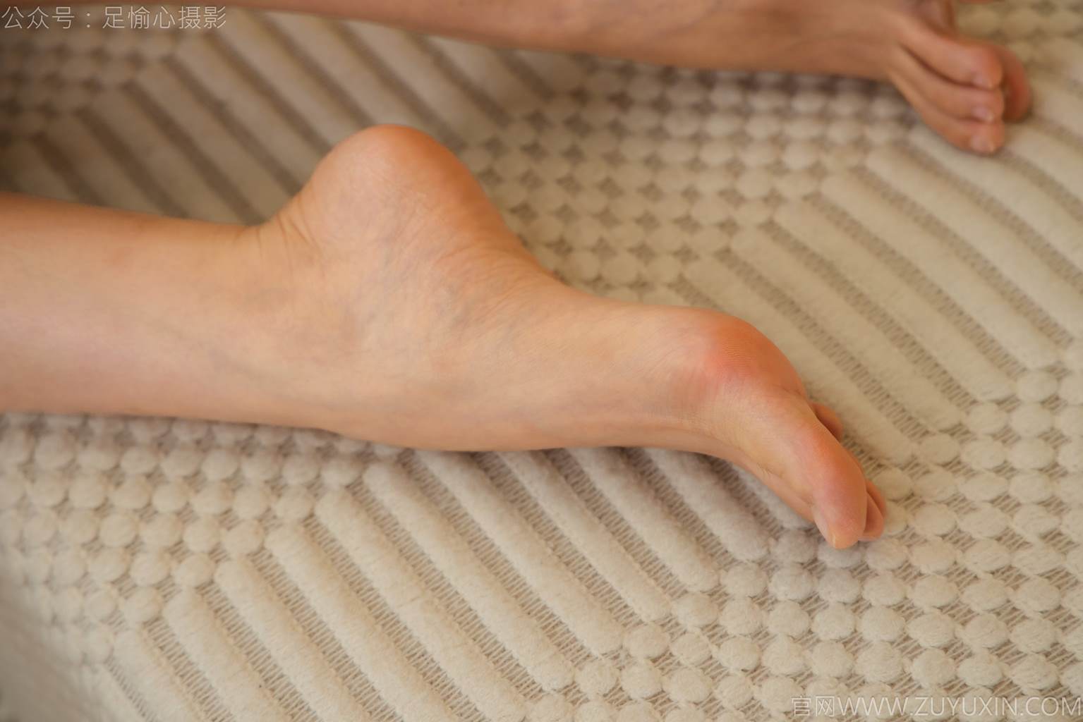 图片[62]-足愉心 NO.052 沐晴（搭配：白色吊带、棕色长裤、白色丝袜、运动鞋、裸足）[90P] – 速更版-美库