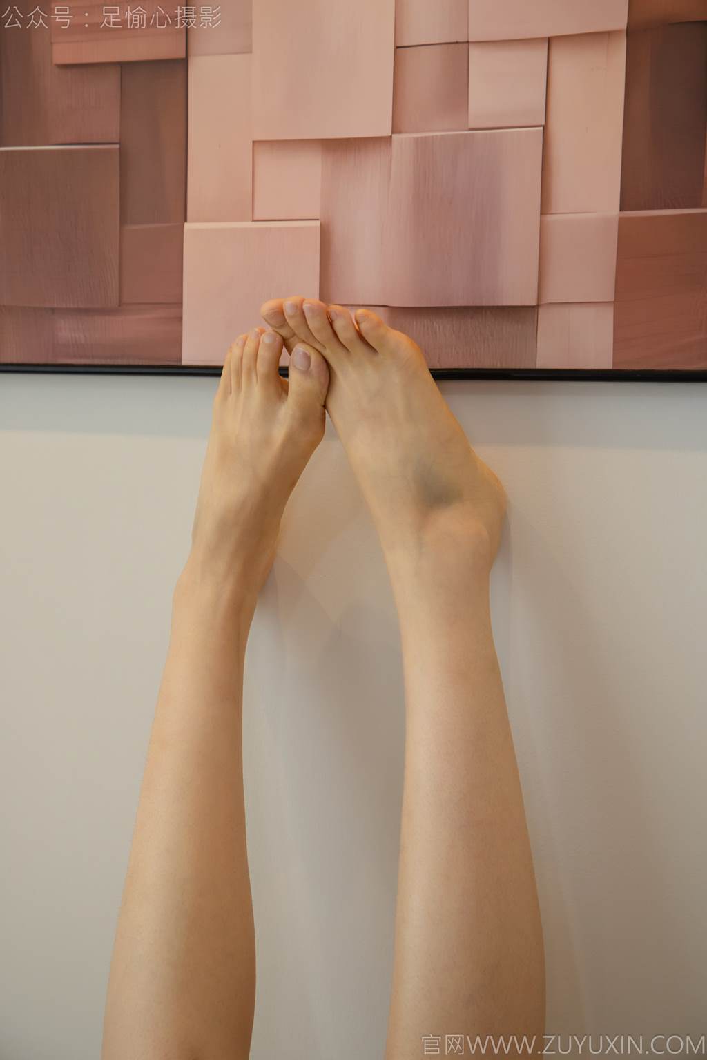 图片[75]-足愉心 NO.052 沐晴（搭配：白色吊带、棕色长裤、白色丝袜、运动鞋、裸足）[90P] – 速更版-美库