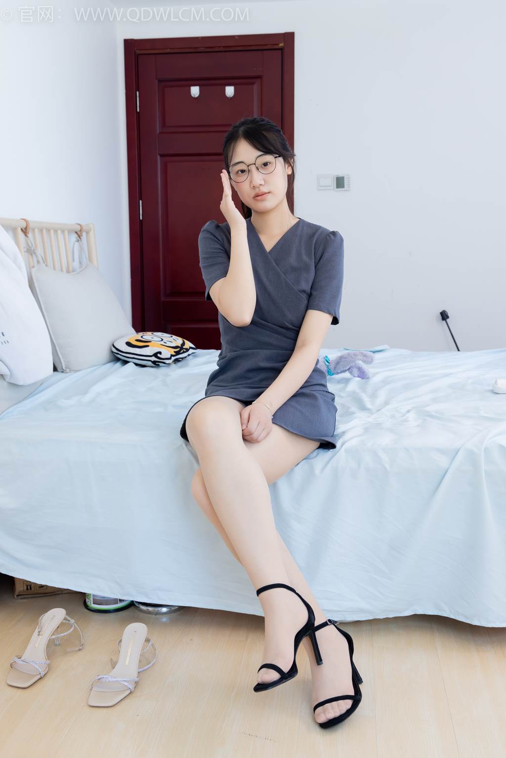 图片[58]-物恋传媒 NO.2466 小椿-三双高跟鞋、薄肉丝、裸足[150P] – 速更版-美库