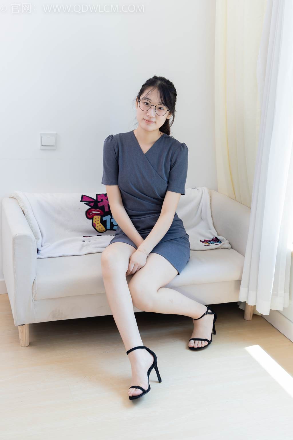 图片[65]-物恋传媒 NO.2466 小椿-三双高跟鞋、薄肉丝、裸足[150P] – 速更版-美库