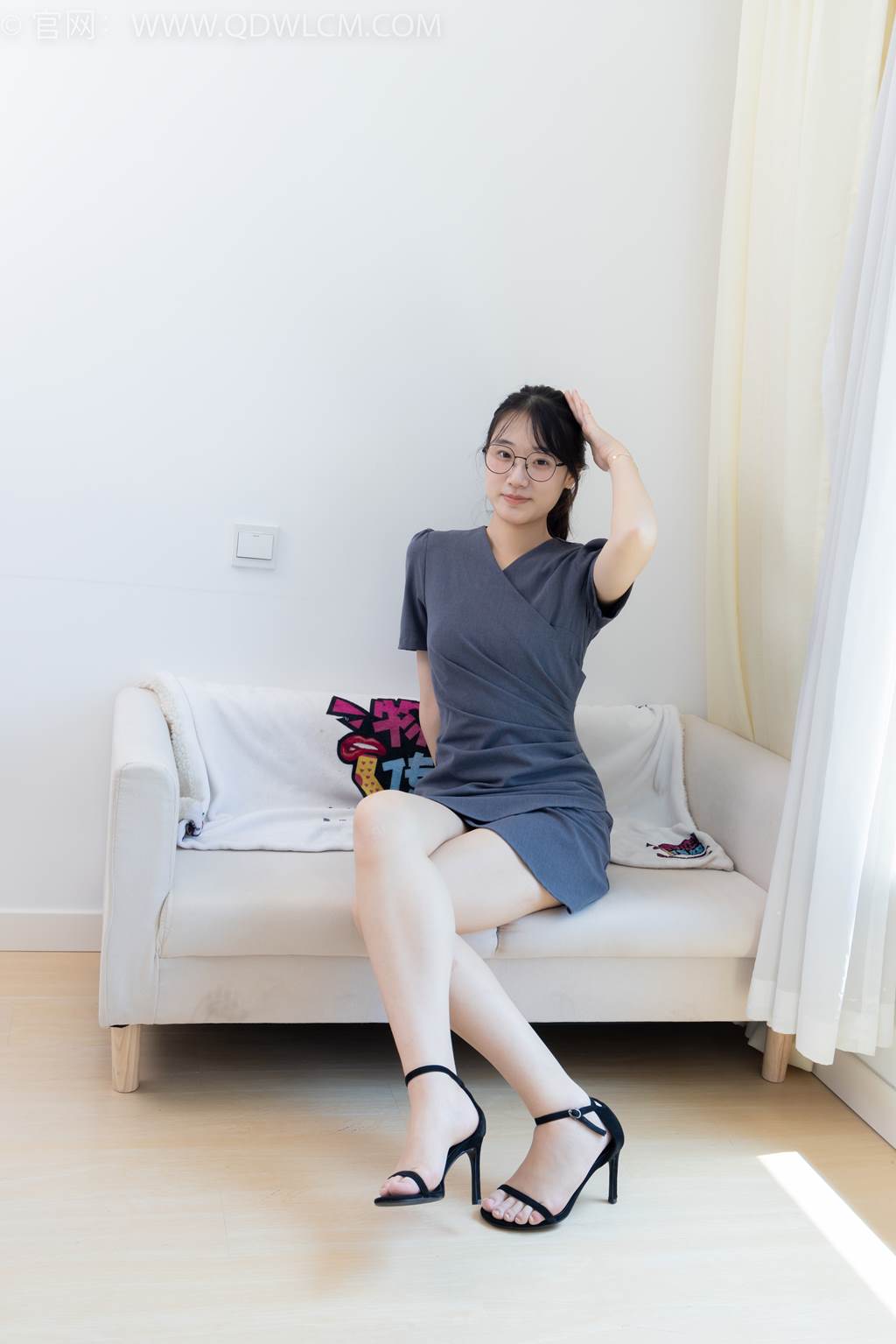 图片[71]-物恋传媒 NO.2466 小椿-三双高跟鞋、薄肉丝、裸足[150P] – 速更版-美库