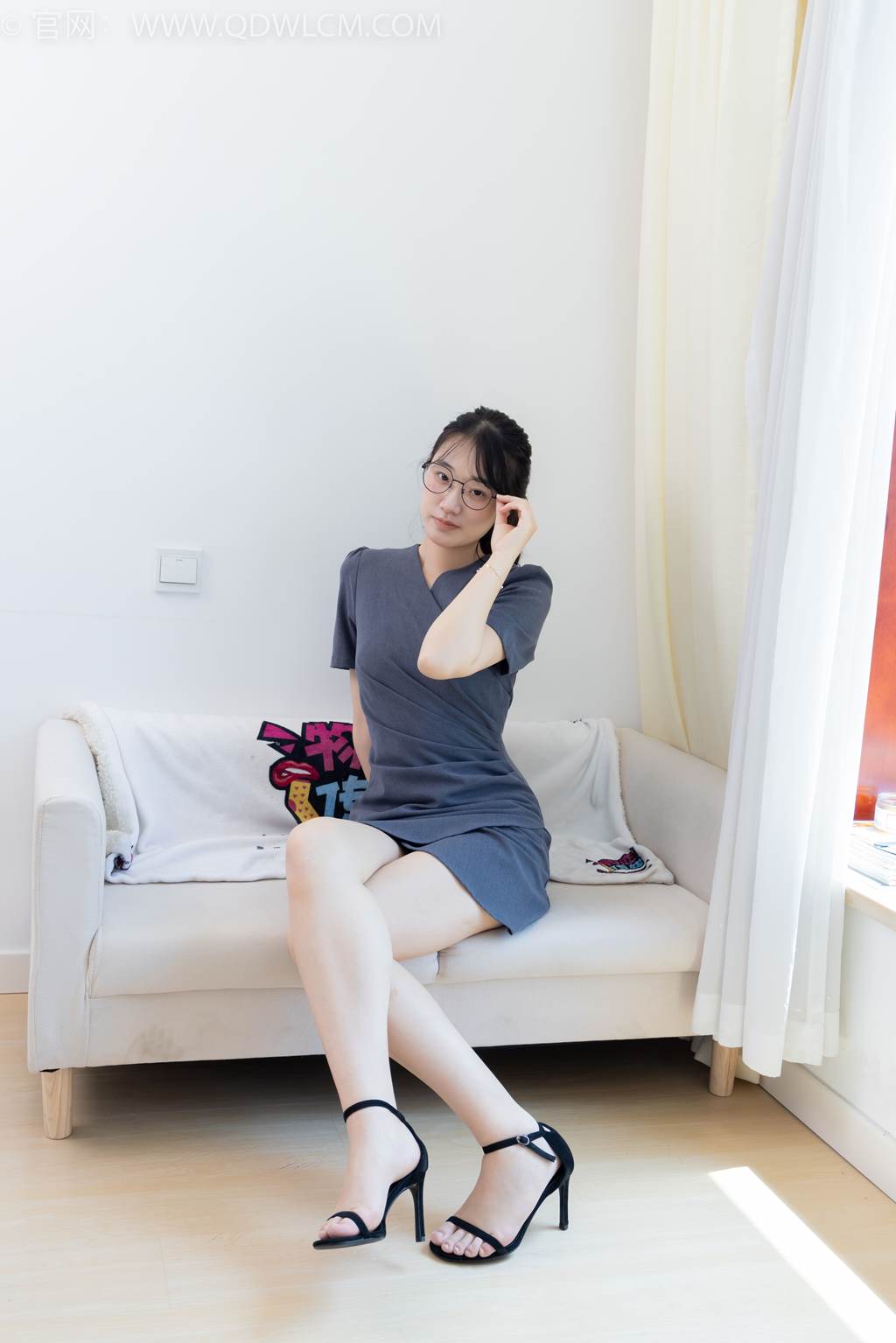 图片[72]-物恋传媒 NO.2466 小椿-三双高跟鞋、薄肉丝、裸足[150P] – 速更版-美库