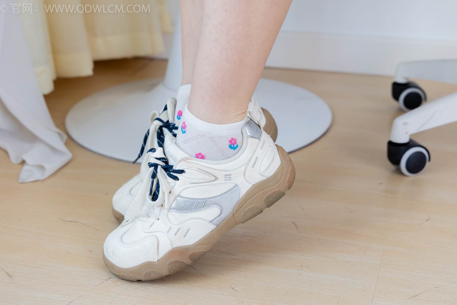 图片[109]-物恋传媒 NO.2470 芙芙-运动鞋、白棉袜、裸足[110P] – 速更版-美库