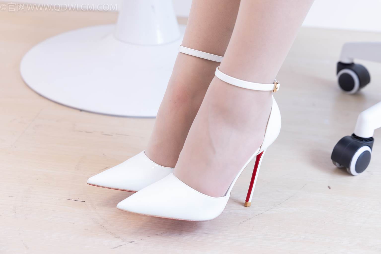 图片[18]-物恋传媒 NO.2481 辣辣-高跟鞋、薄肉丝[150P] – 速更版-美库