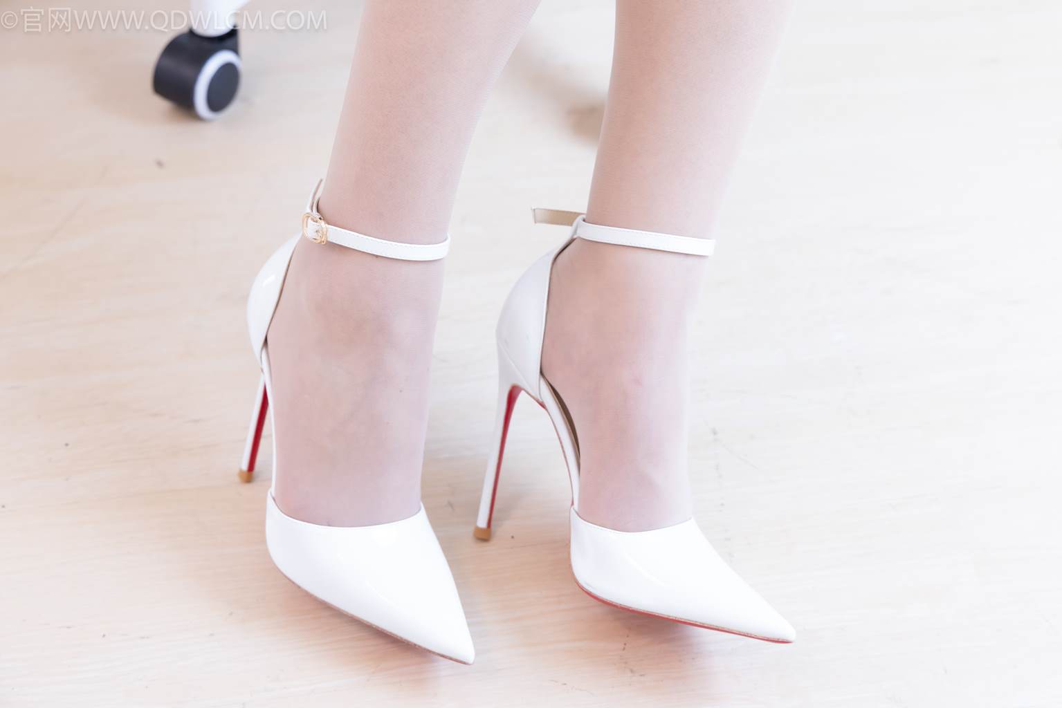 图片[32]-物恋传媒 NO.2481 辣辣-高跟鞋、薄肉丝[150P] – 速更版-美库