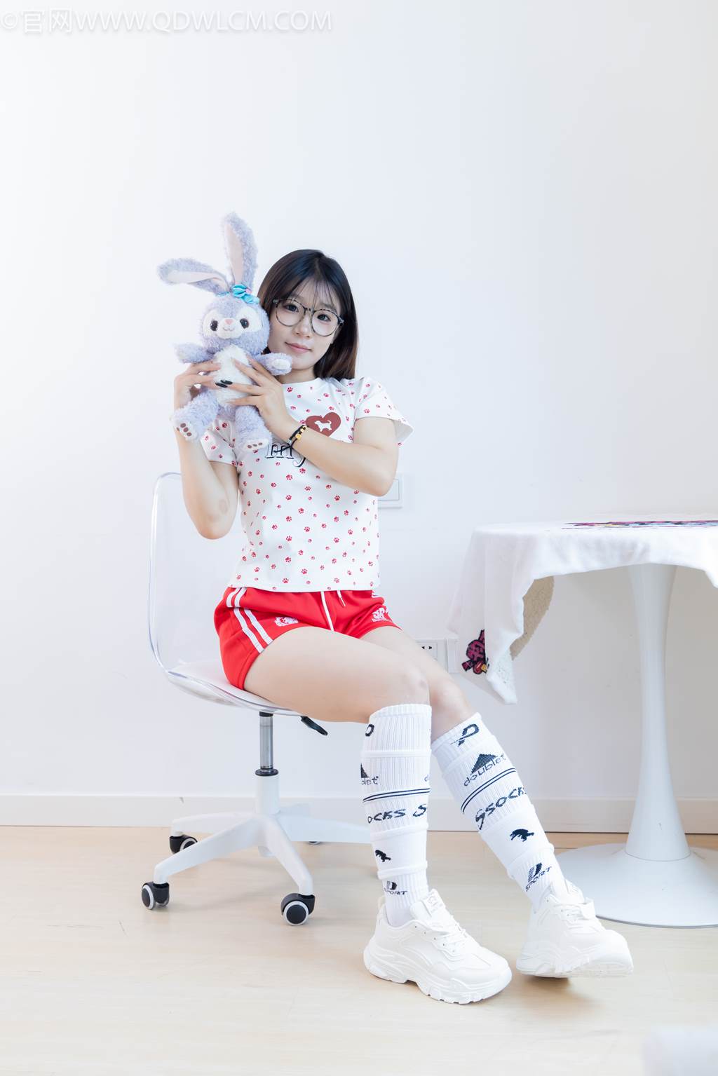 图片[25]-物恋传媒 NO.2482 小可-运动鞋、白棉袜、裸足[165P] – 速更版-美库