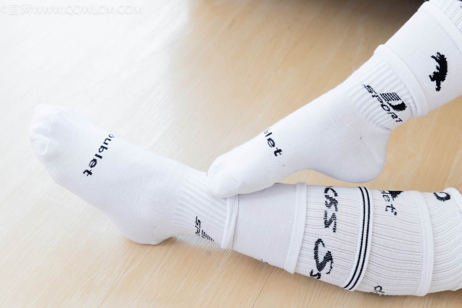 图片[56]-物恋传媒 NO.2482 小可-运动鞋、白棉袜、裸足[165P] – 速更版-美库