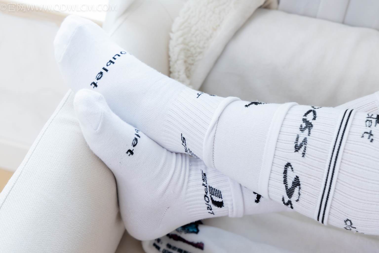 图片[72]-物恋传媒 NO.2482 小可-运动鞋、白棉袜、裸足[165P] – 速更版-美库
